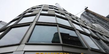 Berlino insiste, inaccettabile una acquisizione ostile di Commerzbank