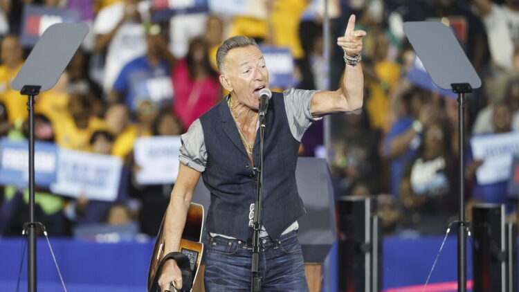Trump attacca Springsteen, ‘un perdente, sembra una prugna secca’