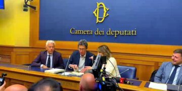 Cannabis, Magi la ‘spaccia’ alla Camera: “Lieve entità”