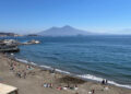 A Napoli con il sole 400mila turisti, spiagge affollate a Pasquetta