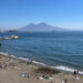 A Napoli con il sole 400mila turisti, spiagge affollate a Pasquetta