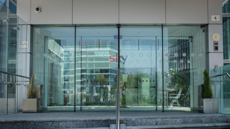 Morì bloccato a terra, assolti due vigilantes a Milano