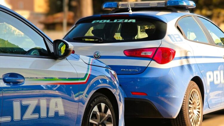 Maneggiano pistola trovata in casa e parte un colpo, muore 17enne a Lecce