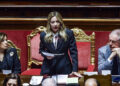 Meloni: ‘Alla Camera solo insulti e demagogia. Né dimissioni né rimpasto’. Opposizioni all’attacco