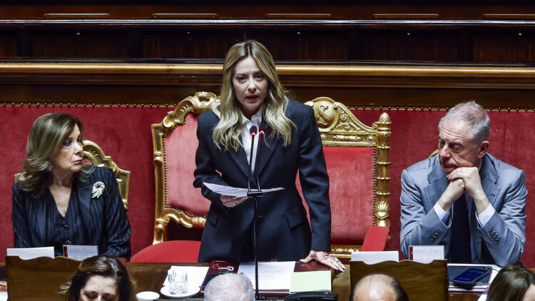 Meloni: ‘Alla Camera solo insulti e demagogia. Né dimissioni né rimpasto’. Opposizioni all’attacco