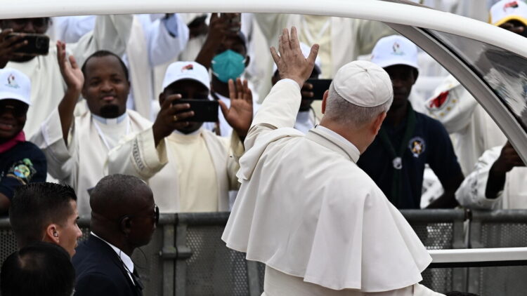 Il Papa in Angola, ‘non confondete la fede con la magia’