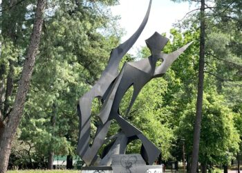 Vercelli, vandali in azione sul monumento dedicato alla Resistenza