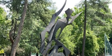 Vercelli, vandali in azione sul monumento dedicato alla Resistenza