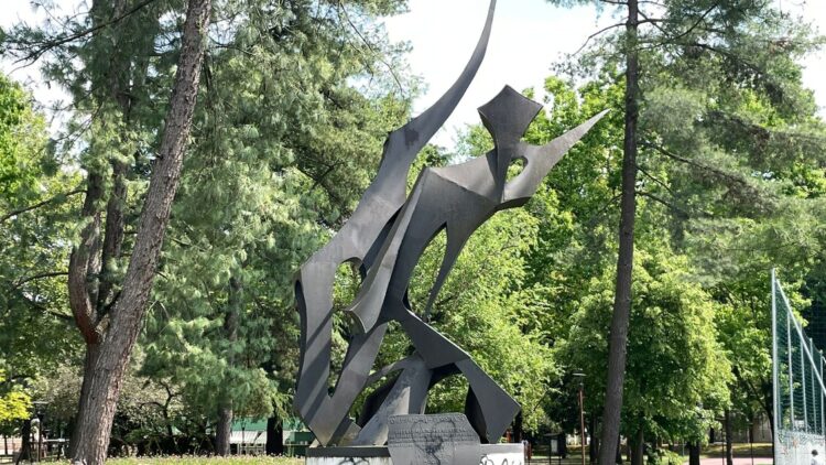 Vercelli, vandali in azione sul monumento dedicato alla Resistenza