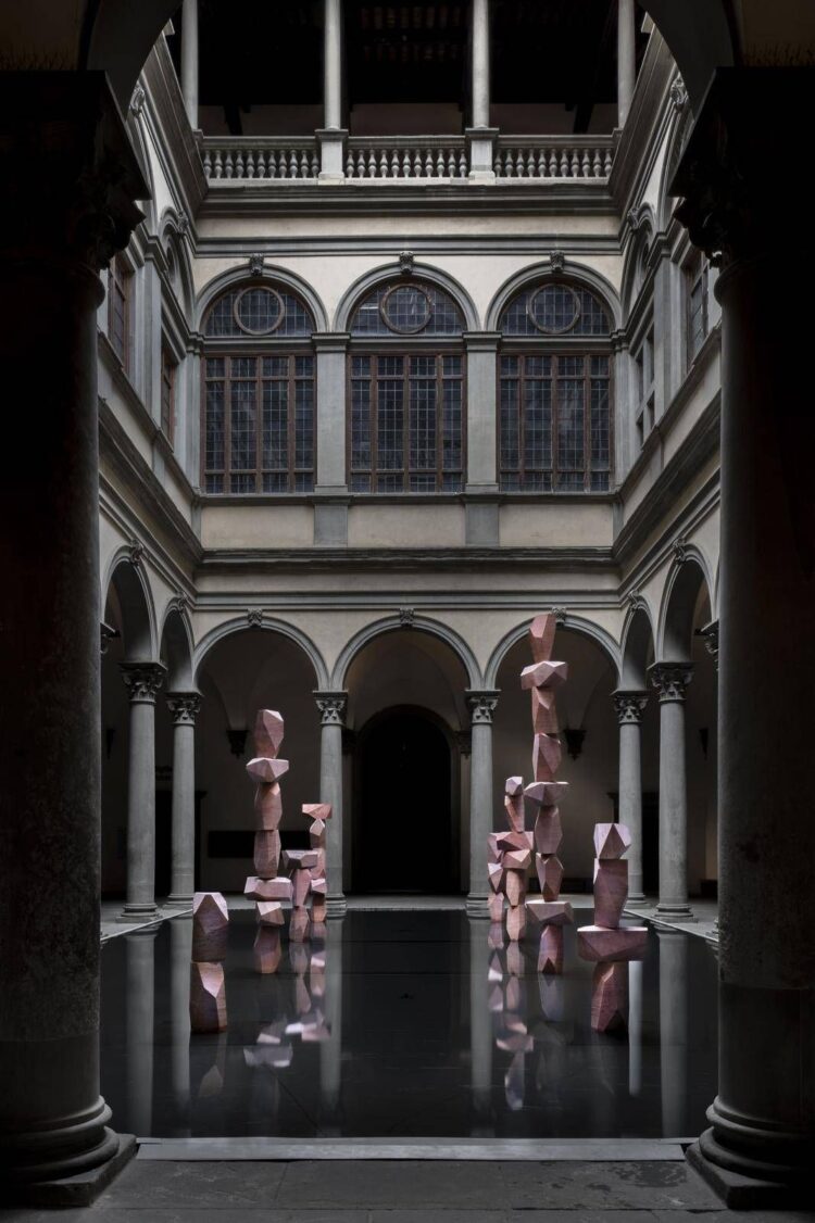 Il cortile che diventa mare, a Firenze l’installazione visionaria di Superflex