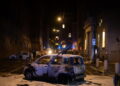 Guerriglia a Bologna fino a notte, incendiata anche un’auto del Comune