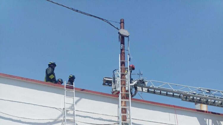 Operaio muore folgorato mentre lavora ad impianto per la fibra