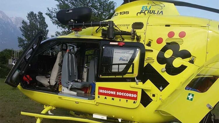 Shock anafilattico per punture di calabroni in malga, salvata con elicottero