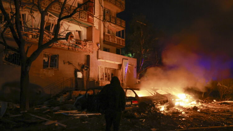 Kiev sotto attacco, raid russo con oltre 40 missili. Zelensky: ‘È  uno dei più grandi attacchi balistici’