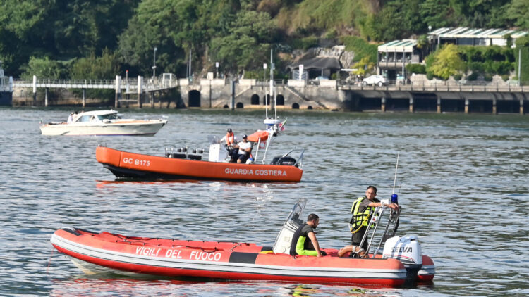 Turista si tuffa per salvare il figlio nel lago di Como e non riemerge