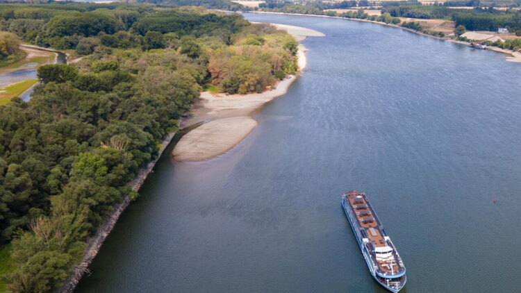 Danubio senz’acqua, evacuati 186 turisti da nave da crociera in Bulgaria