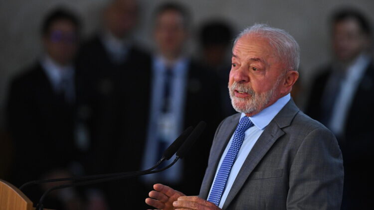 Brasile, Lula allunga nei sondaggi a +8 punti su Flavio Bolsonaro