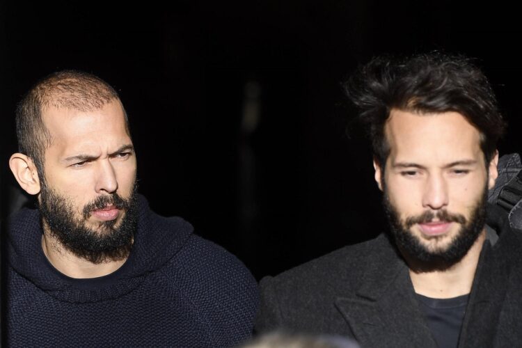 L’influencer della ‘manosfera’ Andrew Tate e il fratello Tristan arrestati a Miami
