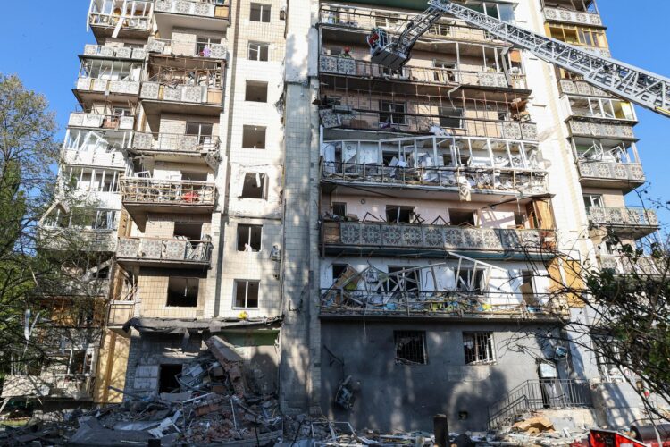 Ucraina, massiccio raid russo su Kiev: lanciati decine di missili balistici e 125 droni