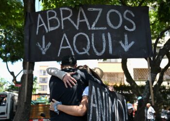 Il dramma di tre gemelle colombiane, solo una sopravvissuta al sisma