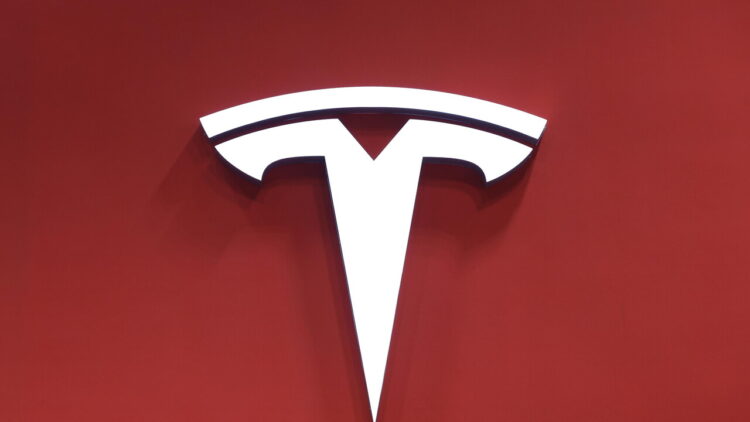 Quasi 3 milioni di Tesla richiamate in Cina per le maniglie di emergenza