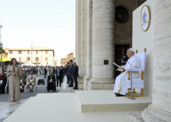 Il Papa, servire la pace, la politica come responsabilità