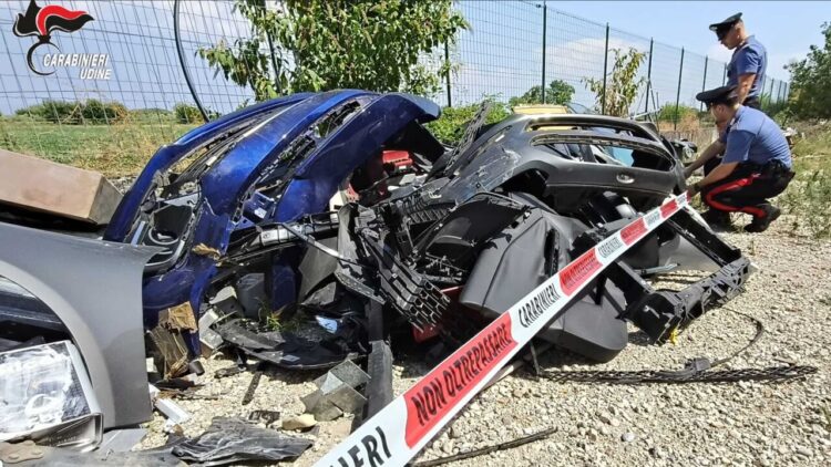 Scoperta in Friuli carrozzeria abusiva auto di lusso, sequestro da 1 milione