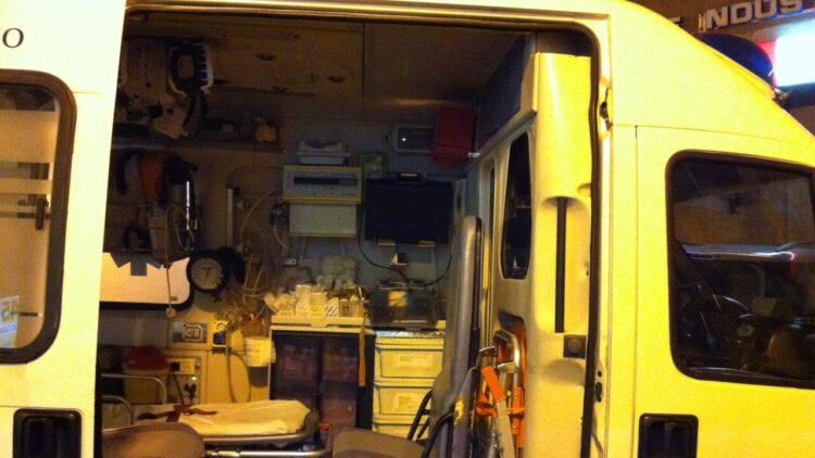 Imprenditore precipita dal tetto di un capannone e muore in Umbria