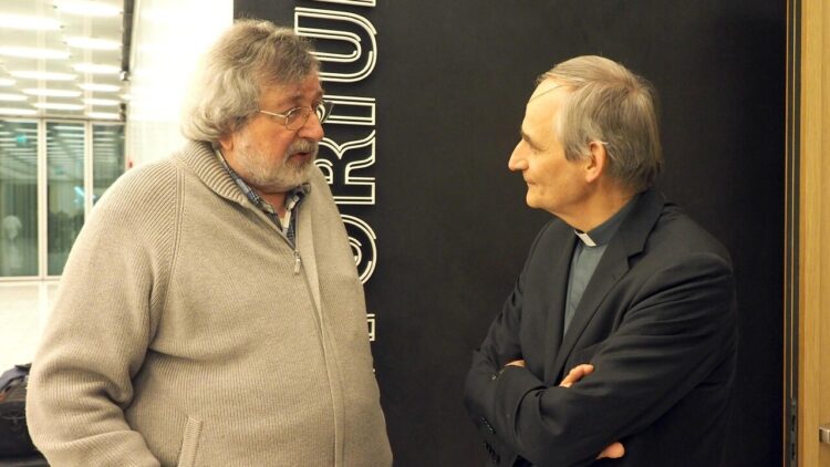 Zuppi ricorda Guccini, insieme ad Auschwitz e da Francesco