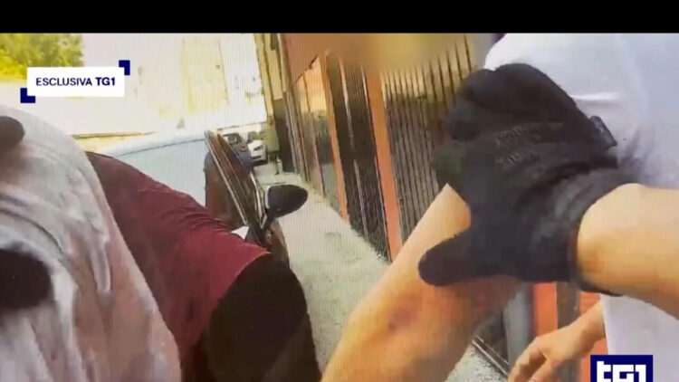 Fakir, accertamento per estrarre i dati dalla bodycam del poliziotto