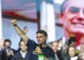 Brasile, Flavio Bolsonaro recupera terreno su Lula nei sondaggi