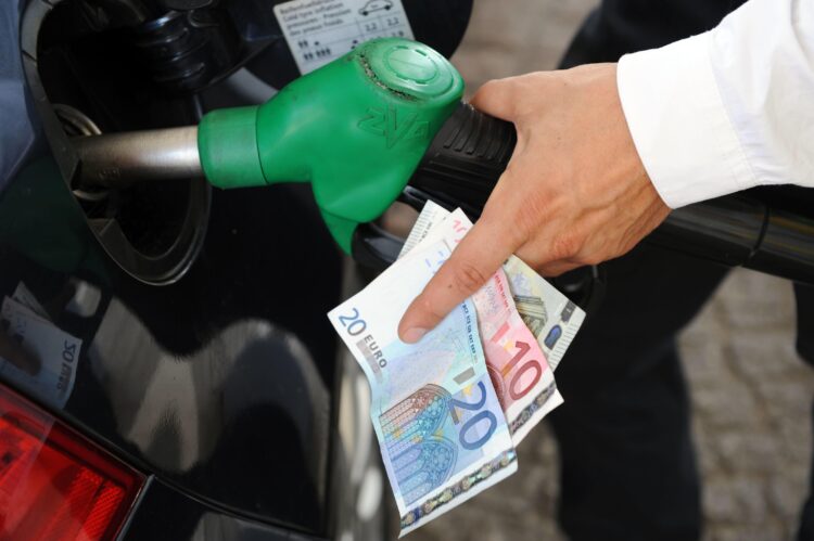 Germania con 4 Paesi Ue e Italia: “Tassa extraprofitti a compagnie petrolifere”