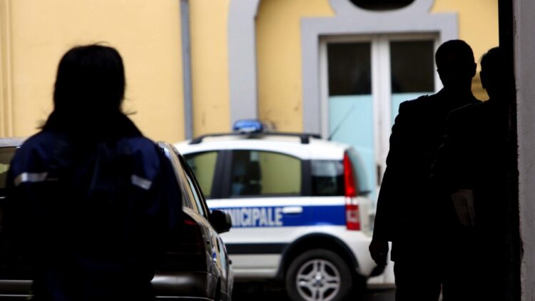 Riesame Milano dispone domiciliari per due degli agenti arrestati