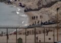 Ceuta, migranti a ridosso del confine: il Marocco li disperde e li trasferisce