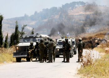 Attivisti italiani in Cisgiordania allontanati da Idf, fonti: “Stanno bene, evacuati in altro villaggio”