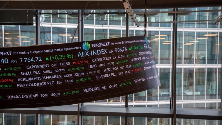Borsa: l’Europa chiude contrastata, Parigi -0,16%, Francoforte +0,53%
