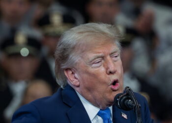 Trump, ‘bombarderemo l’Oman se si mette in mezzo su Hormuz’