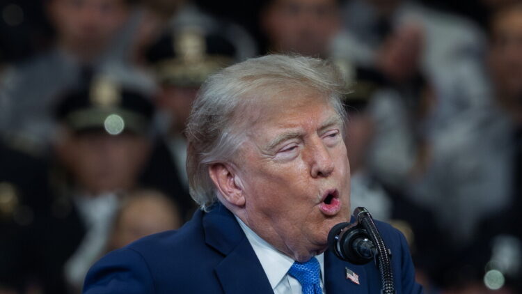 Trump, ‘bombarderemo l’Oman se si mette in mezzo su Hormuz’
