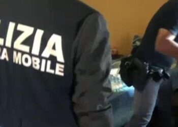 Abusa di una ragazzina dopo la festa in piazza, fermato un 19enne