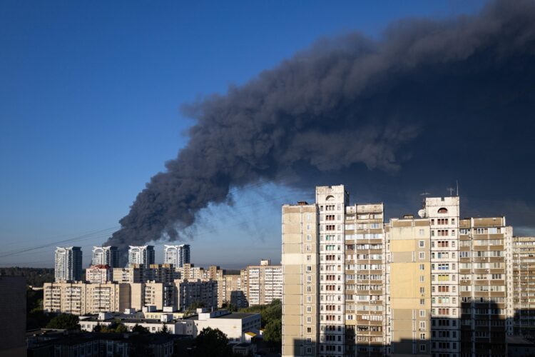 Ucraina, raid russo contro magazzino vicino a Kiev fa strage: almeno 37 morti