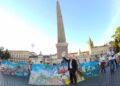 Roma, 40 anni fa la maxi-tela di Riccardi che trasformò l’obelisco di Piazza del Popolo in un’opera d’arte