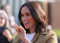 Meghan Markle compie 45 anni ma Buckingham Palace la snobba: nessun messaggio di auguri per il compleanno