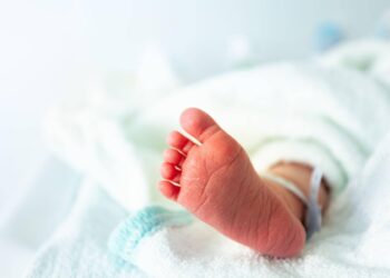 Diventa mamma a 62 anni: “La mia famiglia non ci credeva”