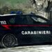 Accoltellato mentre difende dai ladri la propria auto, è grave