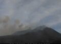 Emissione di cenere dall’Etna, sospesi arrivi all’aeroporto di Catania
