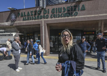 Quattordicenne uccisa dall’ex, mamma deporrà con braccialetto elettronico