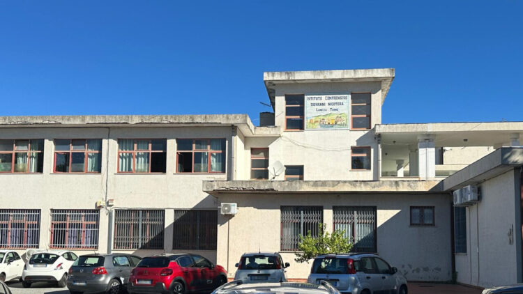 Pianifica aggressione a docente, madre ‘non l’avrebbe accoltellata, chiede scusa’