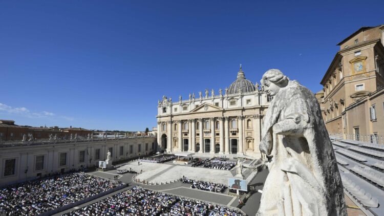 Il Vaticano sul fine vita, ‘meno fondi ad armi e più cure palliative’