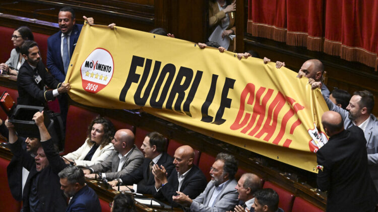 Le chat di Delmastro, la Procura Roma solleva un conflitto di attribuzione