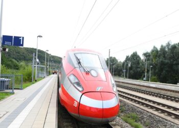 Cambia abbonamento a Av Trenitalia, meno caro ma prenotazione diventa a pagamento